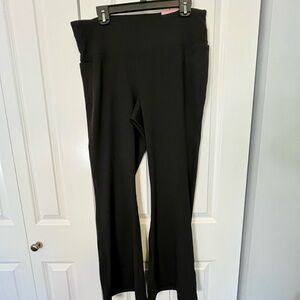 NWT, LIVI, Women's Black Active Pants, 18/20